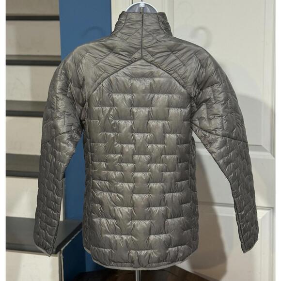 NWT! Women’s Extra Small (XS) Patagonia Micro Puff Feather Grey Full Zip Jacket - Picture 3 of 4